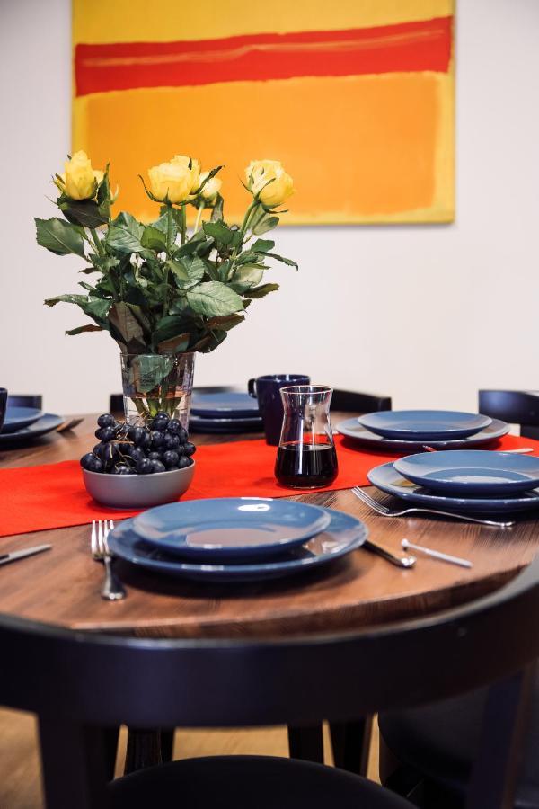Rothko Apartment/8 Guests/4Bedrooms/Riga Old Town Ngoại thất bức ảnh